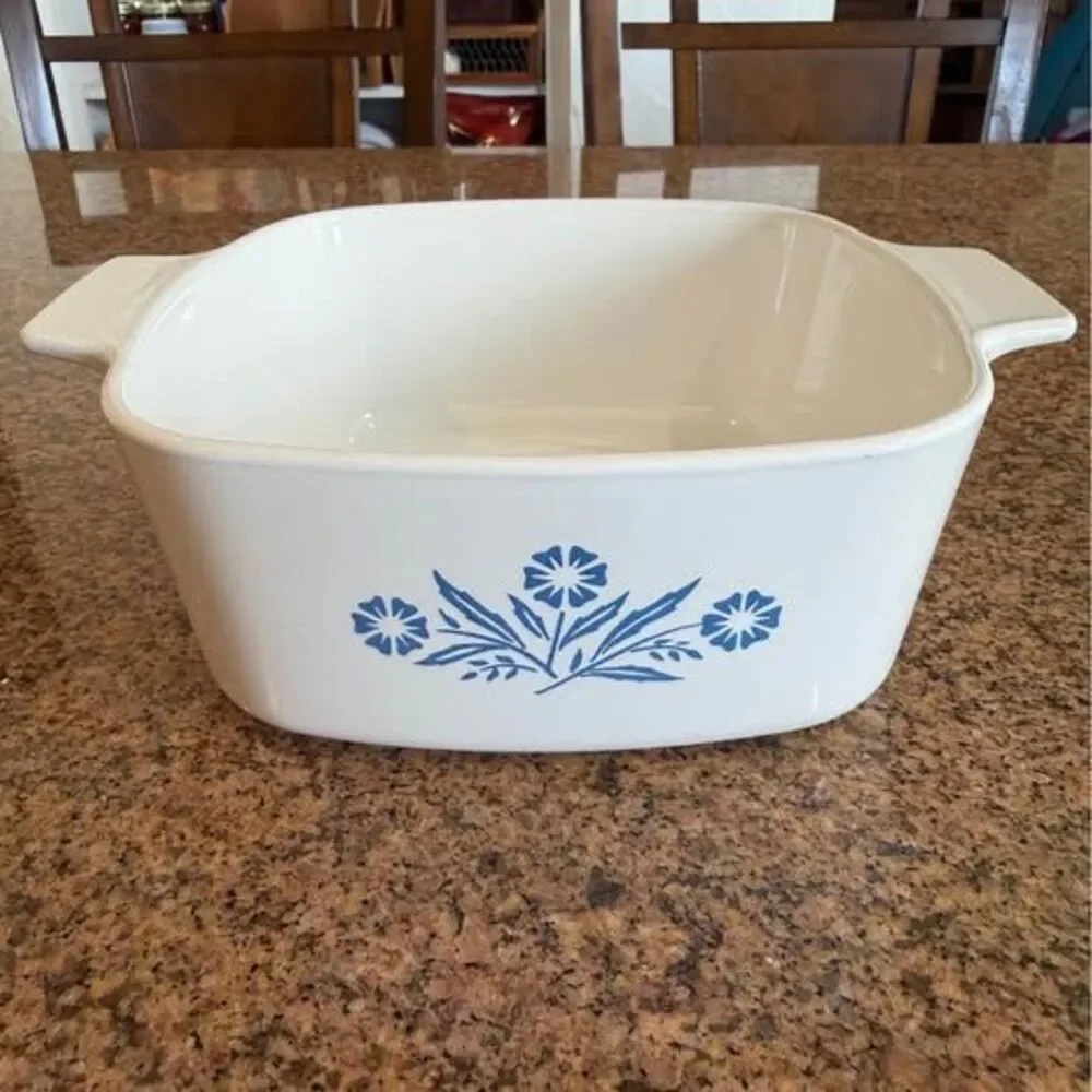 Vintage 3pc Corning Ware casserole dishes in the iconic Blue Cornflower pattern